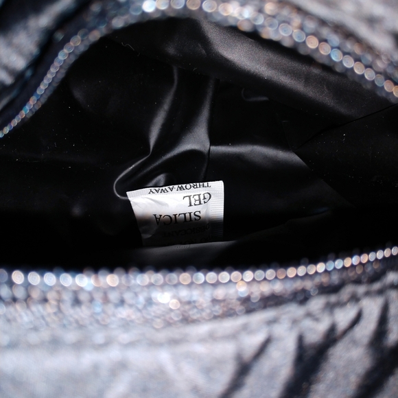 VS PINK Insulated Pineapple Crossbody Cooler Bag - Picture 7 of 8